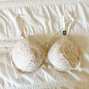 NWT VICTORIA SECRET White Lace Push Up Bra Size 32D